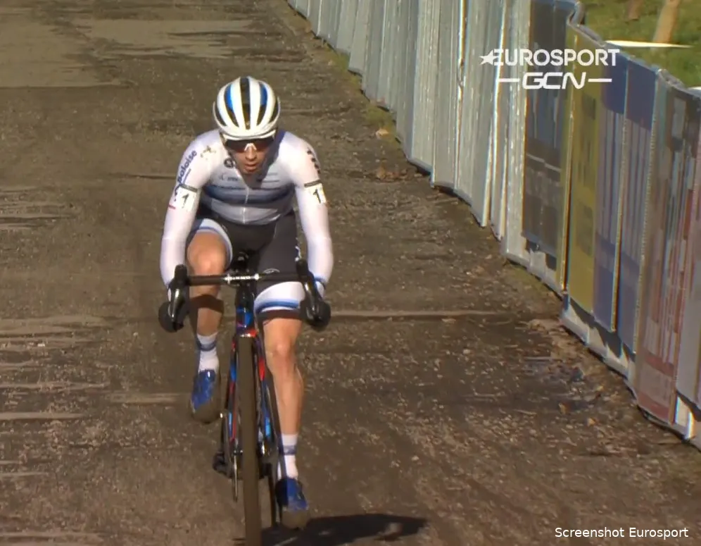 Ontketende Van der Haar rijdt in Gavere Iserbyt en co de vernieling in