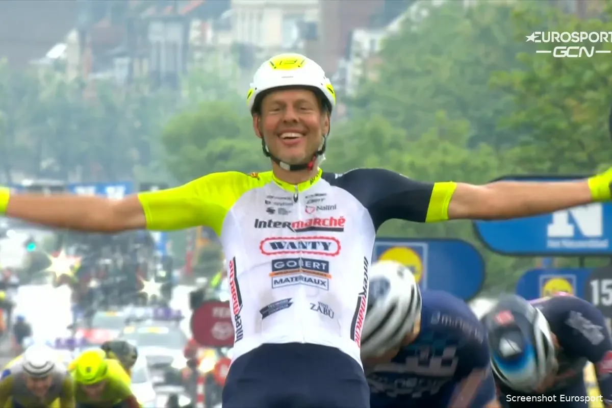 Van der Hoorn schokschoudert met ultieme jump over Willems voor winst in Brussels Cycling Classic