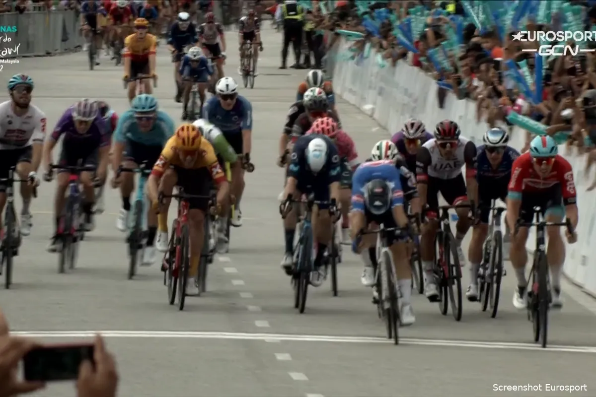 Mareczko wint door valpartij ontsierde vierde etappe Tour de Langkawi, Van den Berg negende