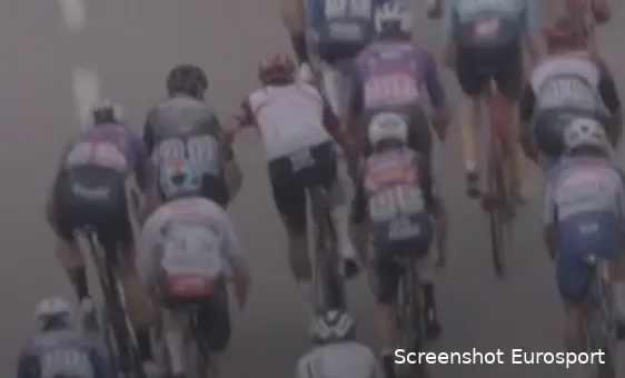 Molano overtreedt twee keer sprintregels en verliest ritwinst Langkawi aan Australiër Wiggins