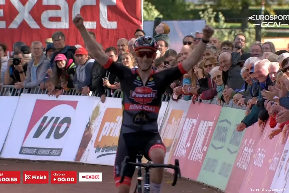 Sterke Vanthourenhout soleert naar de zege in Meulebeke, Van der Haar derde