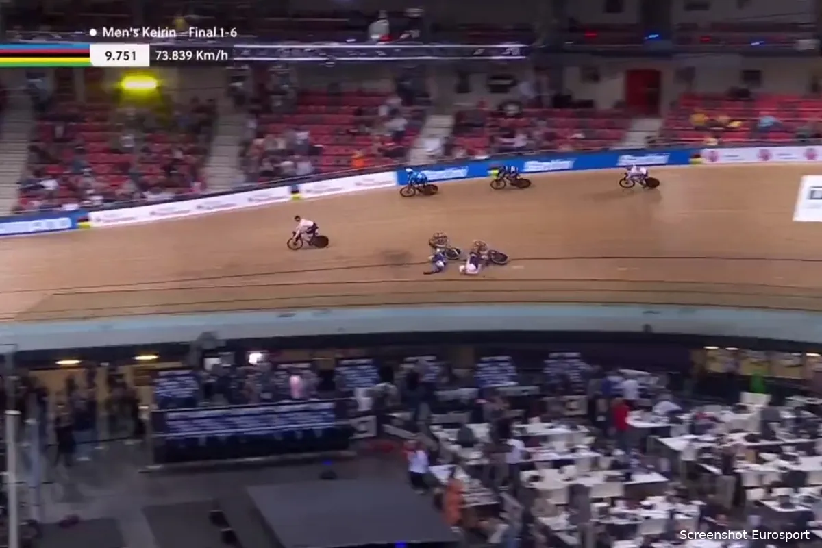 Harrie Lavreysen knalt opnieuw naar goud op Keirin, Jeffrey Hoogland viert zilver met crash