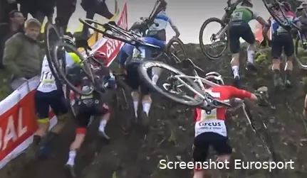 🎥 Wat u niet zag in Jaarmarktcross Niel: incident tussen Van Kessel en Iserbyt