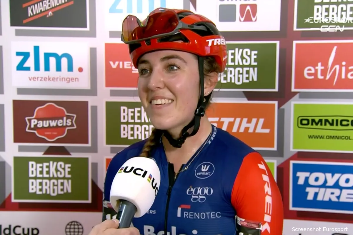 Van Anrooij pakt eerste Wereldbekerzege: 'Ik hoopte dit jaar misschien eens op het podium te staan'