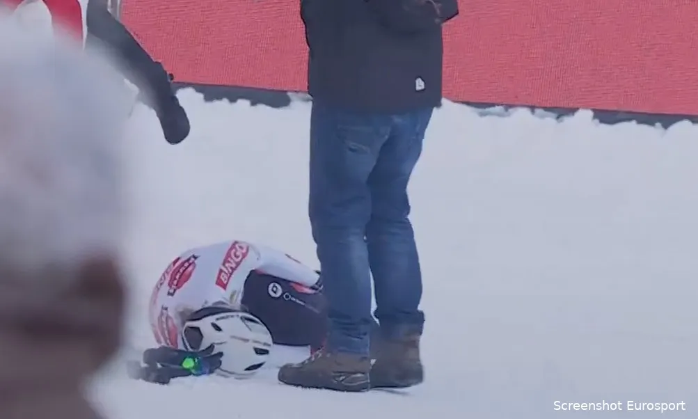 🎥 Nare beelden Val di Sole: Van Empel blijft met veel pijn liggen en wordt per brancard afgevoerd