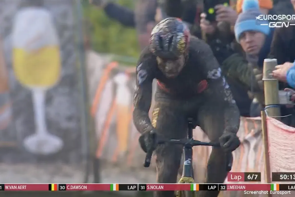 Zelfs doek in wiel kan hem niet deren: Van Aert heeft aan één versnelling genoeg in Dublin