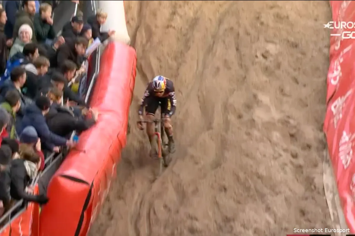 Wout van Aert profiteert van extra lus in gewijzigd parcours: 'Dit was natuurlijk veel spectaculairder'