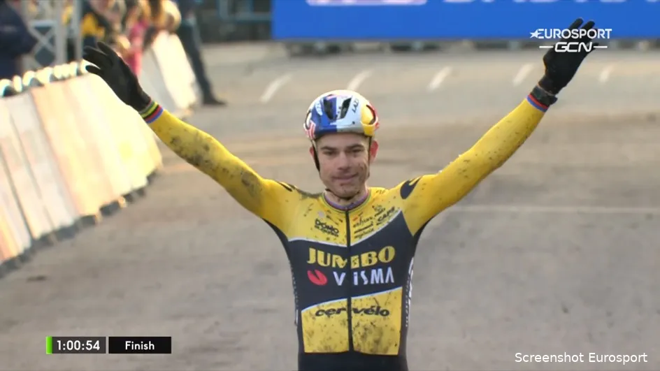 Wout van Aert kent een goede generale repetitie voor WK: Jumbo-Visma-ster soleert naar de overwinning in Hamme