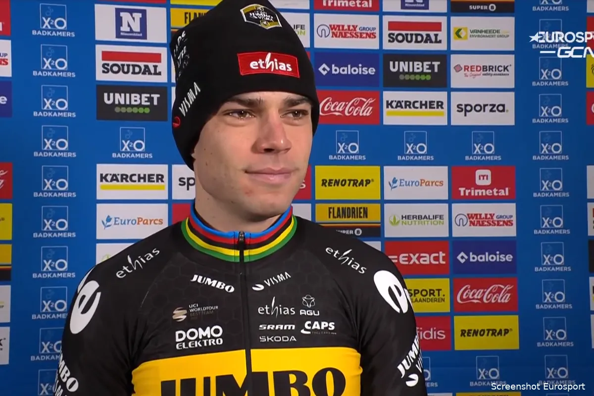 Van Aert rijdt lek in ultieme slotfase: 'Het leek net of er iemand aan mijn zadel trok'