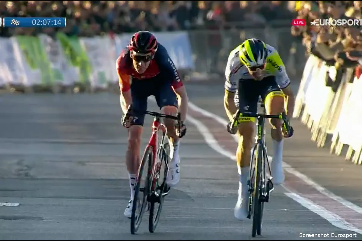 Thymen Arensman komt net te kort voor etappewinst in Valencia: 'Ik was compleet naar de klote'