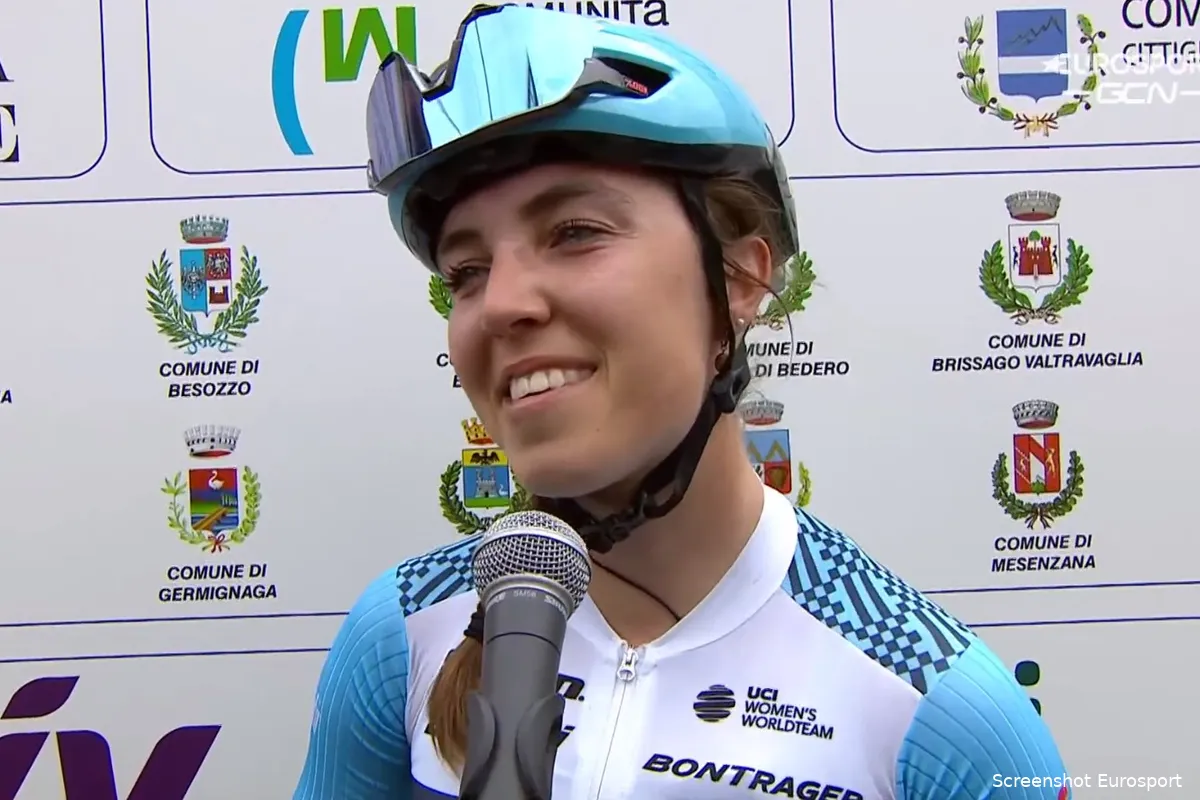 Van Anrooij straalt na eerste profzege op de weg: 'Had nooit verwacht weg te blijven'