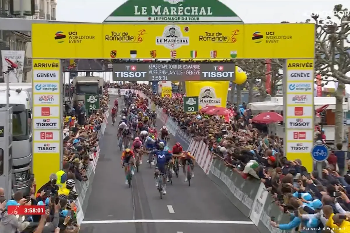Gaviria verrast alles en iedereen met lange sprint in Ronde van Romandië, Adam Yates eindwinnaar