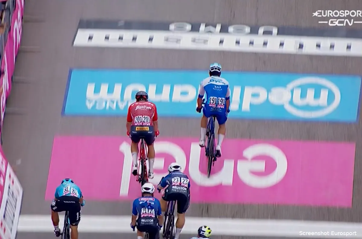 Groves (Alpecin-Deceuninck) baalt: 'Denk dat dat ons de overwinning heeft gekost'