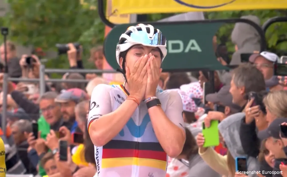 Lippert dankt ploeg, lekke band Kopecky én weergoden na eerste ritzege in de Tour: 'Altijd goed in de regen'