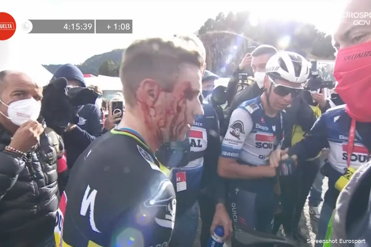 Lefevere: 'Evenepoel klaagt niet over hoofd- en heuppijn, maar die heeft hij echt wel gehad'