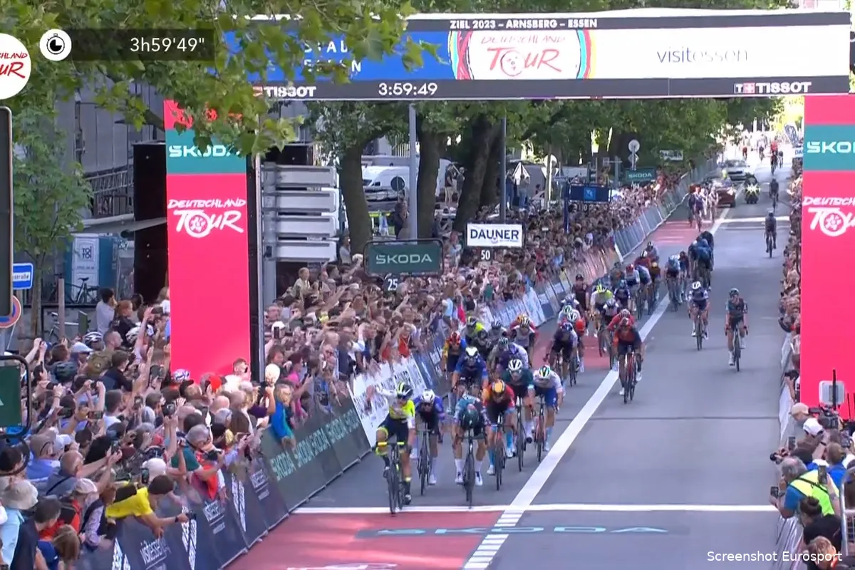 Madis Mihkels (20) legt Van Poppel er overtuigend op in derde etappe Deutschland Tour