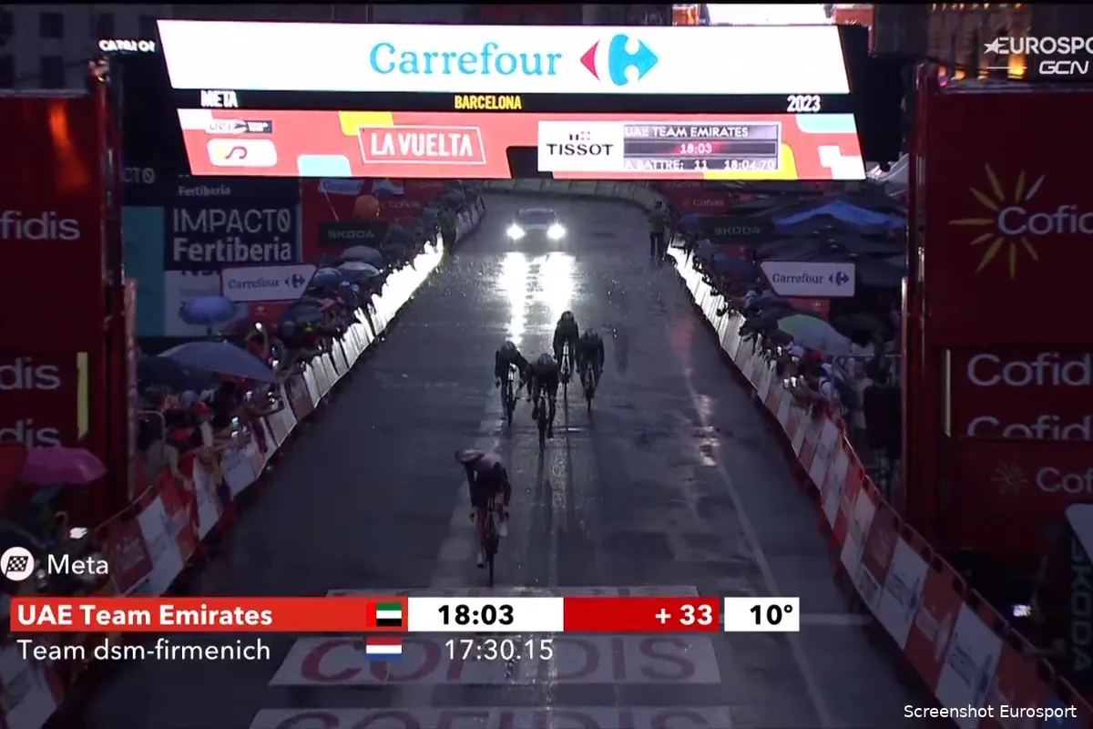 Almeida komt goed weg na fietswissel en krijgt zelfde tijd als rest van UAE: 'Gelukkig is niemand gevallen'