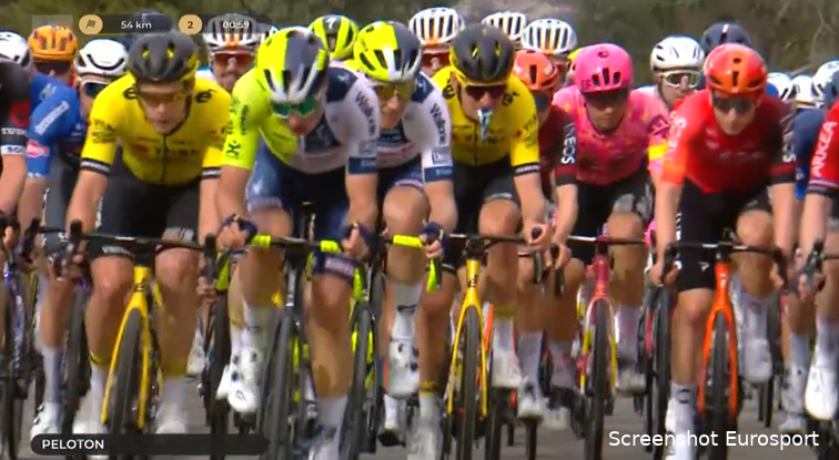 131e, maar toch: Wout van Aert hield peloton met zijn aanwezigheid mooi 15 kilometer rustig