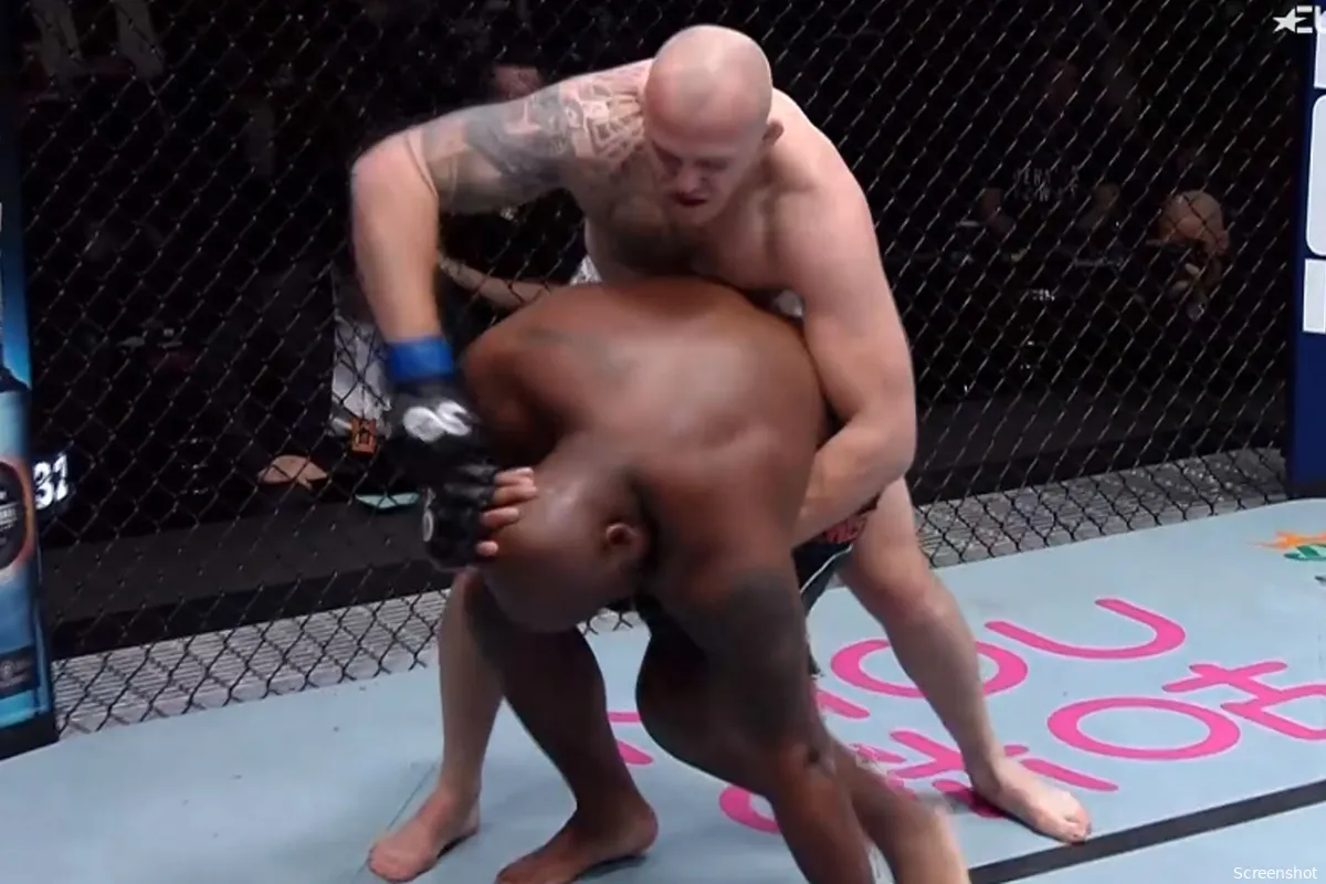 Serghei Spivac snel klaar met teleurstellende Derrick Lewis in UFC showcase