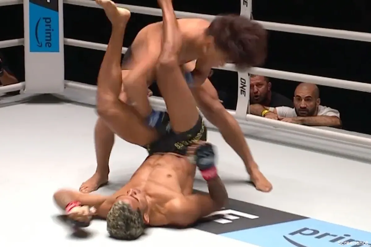 'Te vroeg gejuicht!' Vechter veroorzaakt opschudding met pijnlijke incident (video)