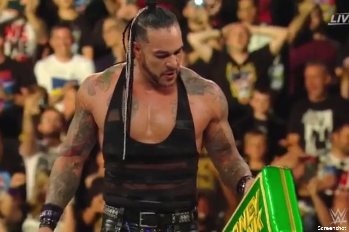 Damian Priest wint de WWE Money in the Bank Ladder Match voor mannen