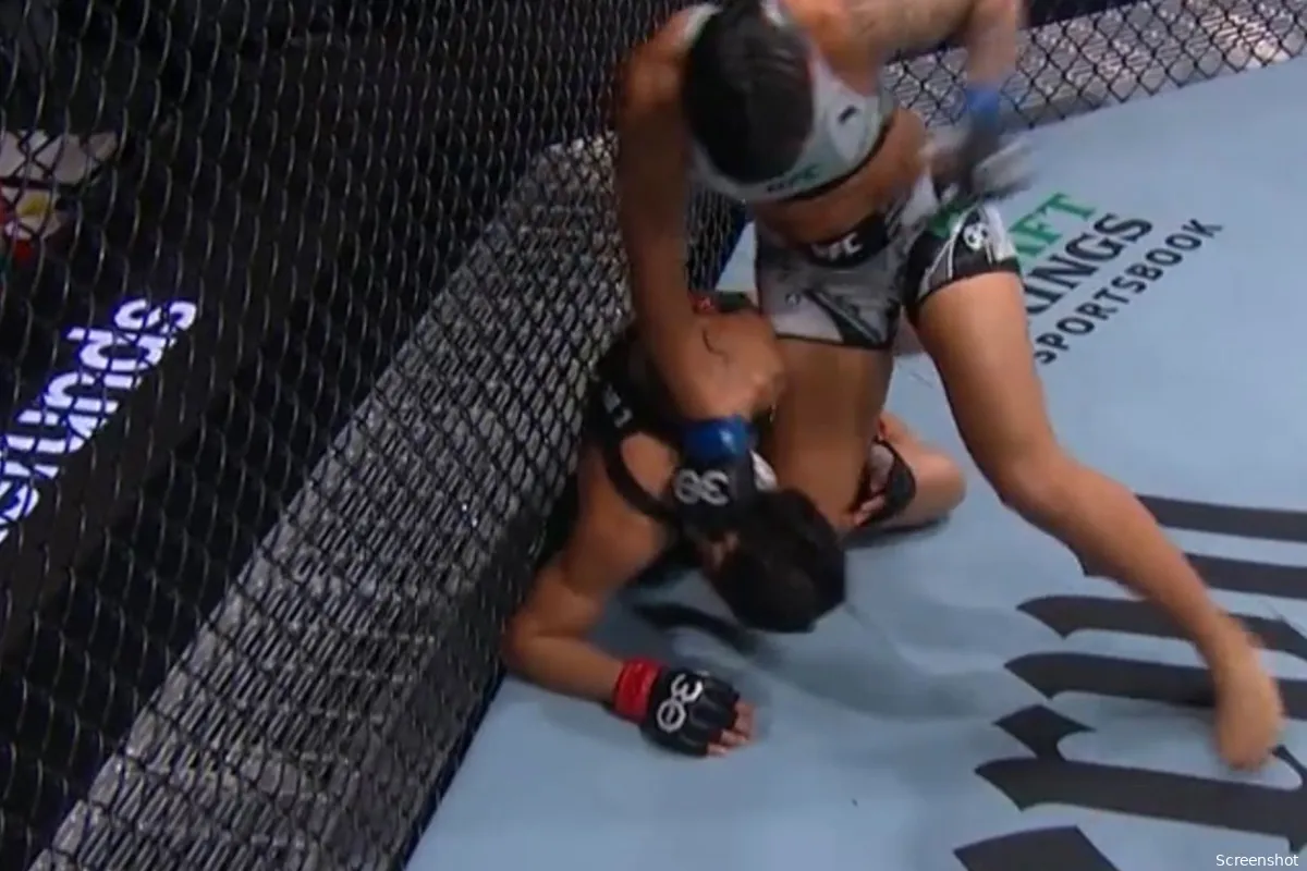 Knockout in recordtijd! UFC-vechtster maakt gehakt van ongeslagen tegenstandster (video)