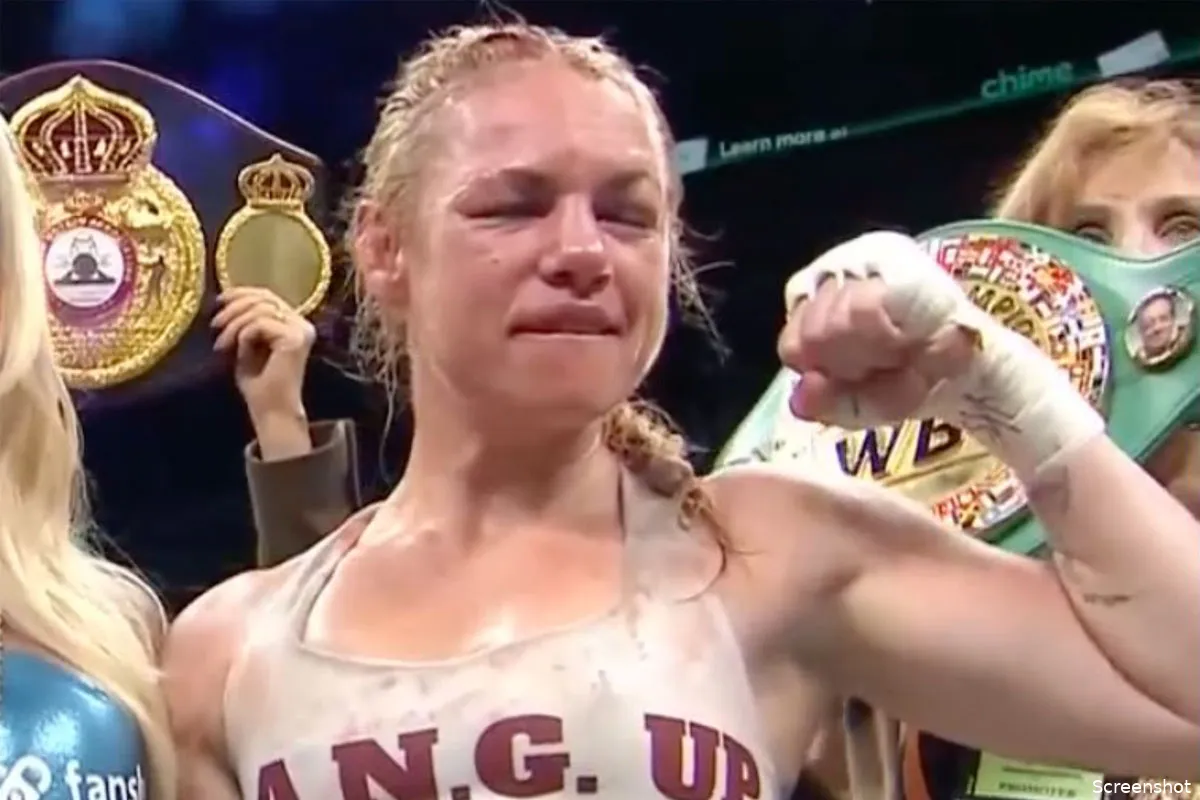 'Lipjes zitten knel in te klein slipje!' Kost boksster wedstrijd en mooi koppie