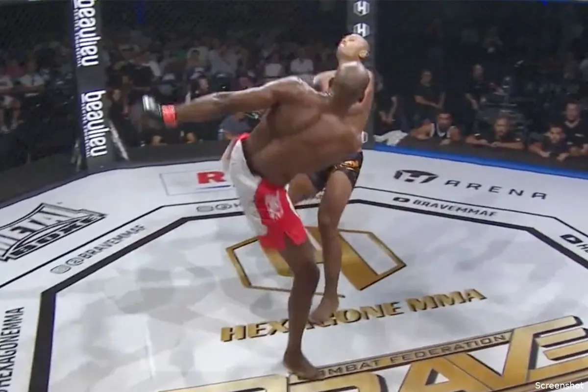 🎥 KO Meesterwerkje! Vechter zwaar onderuit door hamervuist flying-kick combi