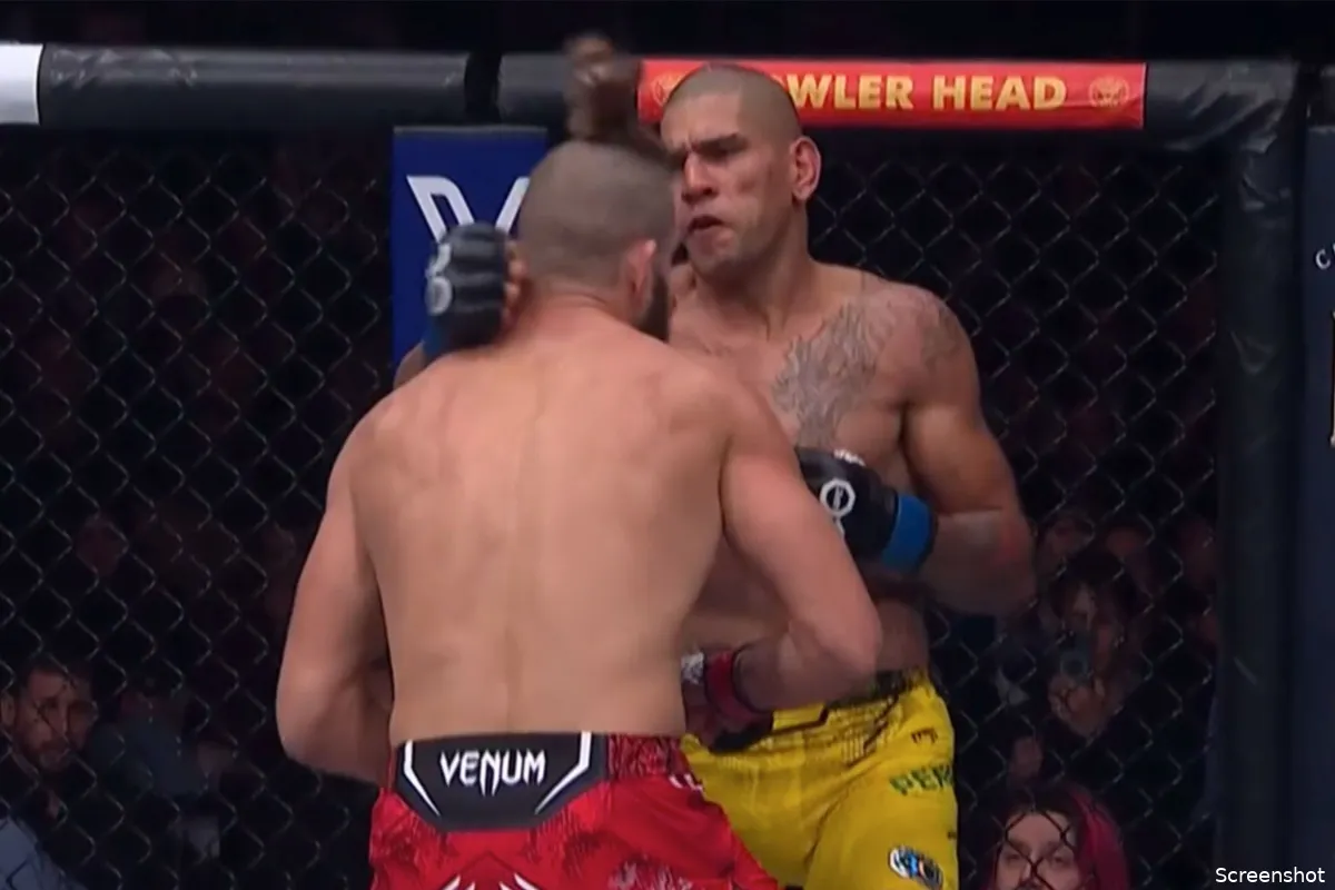 🎥 Alex Pereira verslaat Jiri Prochazka en verovert de UFC lichtzwaargewicht titel