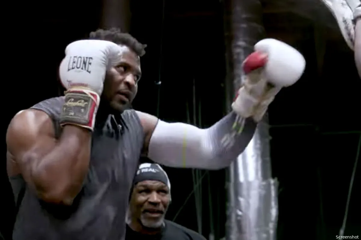Francis Ngannou terug de boksring in op 23 december: 'Onverwachte tegenstander'