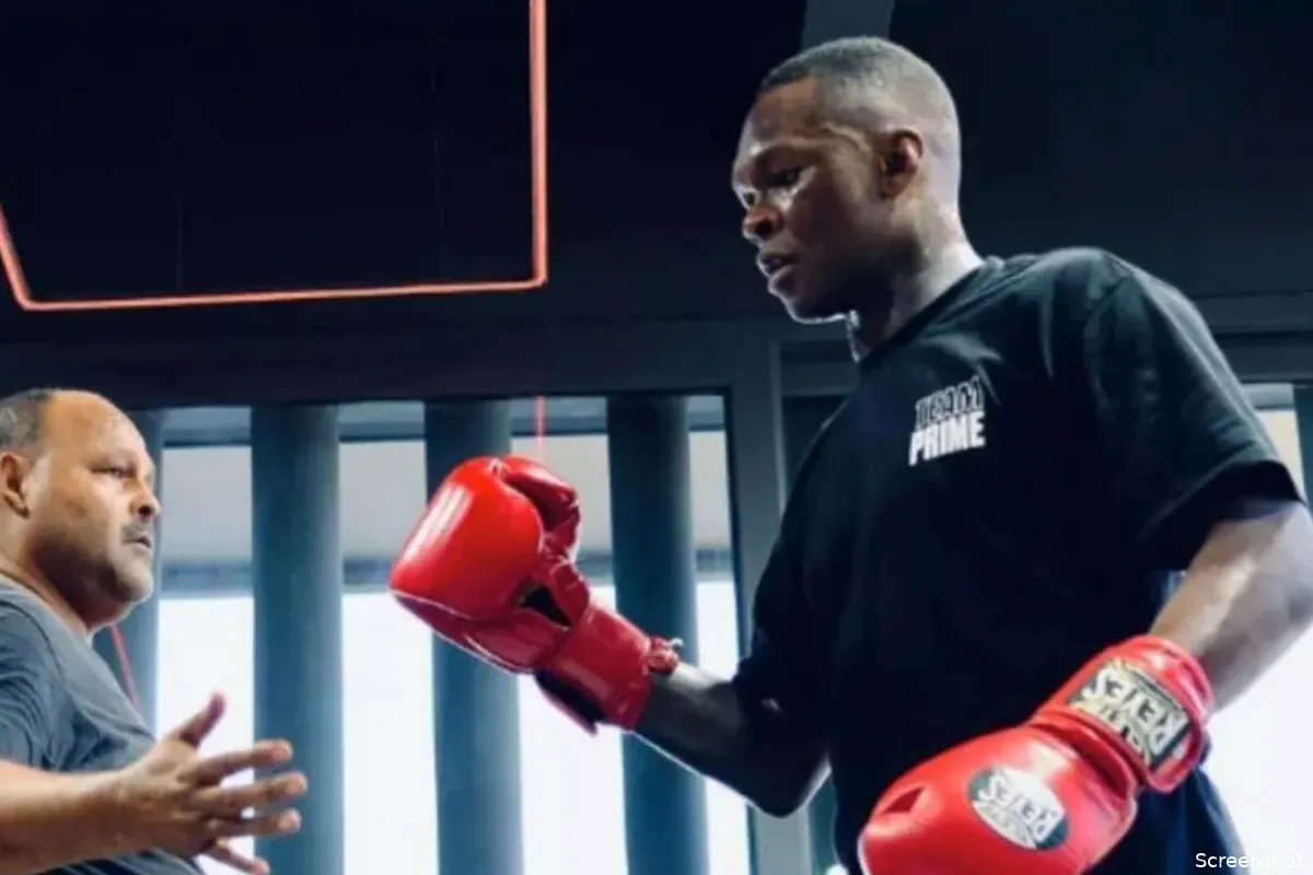 Terugkeer UFC ster Israel Adesanya onzeker door onbekend letsel