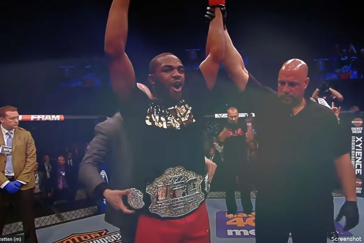 'UFC-ster Jon Jones moet zijn titel opgeven!' Kampioen onder vuur