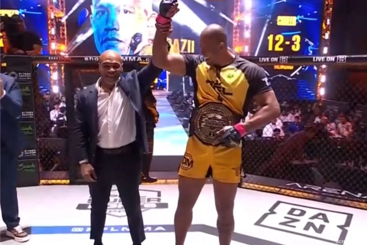 Francis Ngannou treft vechtreus van ruim 2 meter in PFL debuut! 'echt probleem'