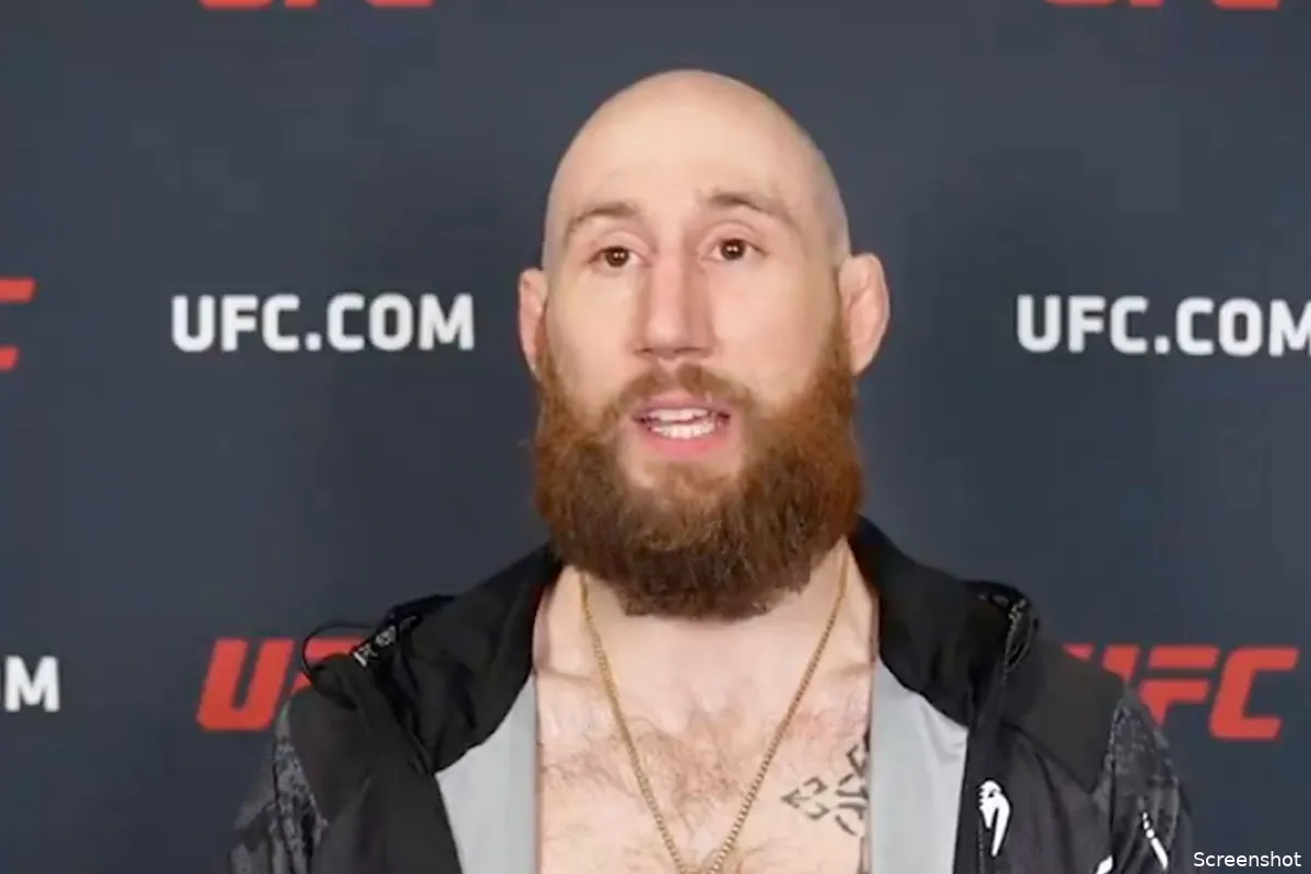 Scheidsrechter onder vuur! Bizarre KO beëindigt UFC gevecht (video)