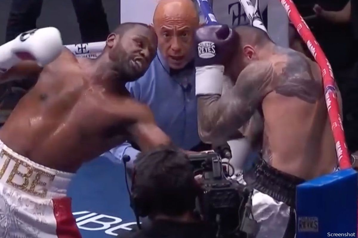 Chaos! Opgefokte Mayweather gooit scheidsrechter boksring uit (video)