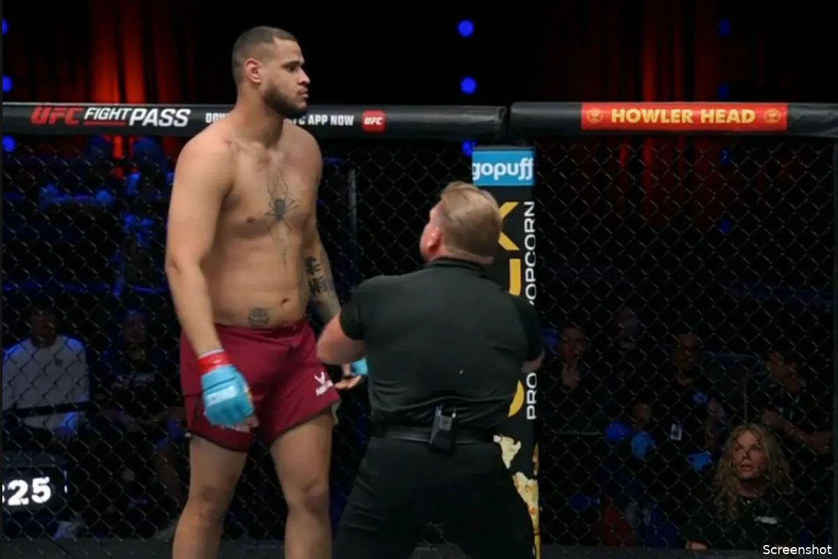 ZIen! Reusachtige vechter pakt UFC contract na knock-out winst