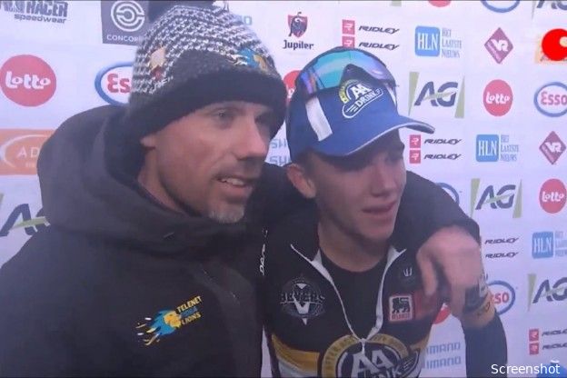 Sven Nys ziet zoon Thibau geen fouten maken bij eerste profoverwinning: 'Ik kreeg meteen kippenvel'