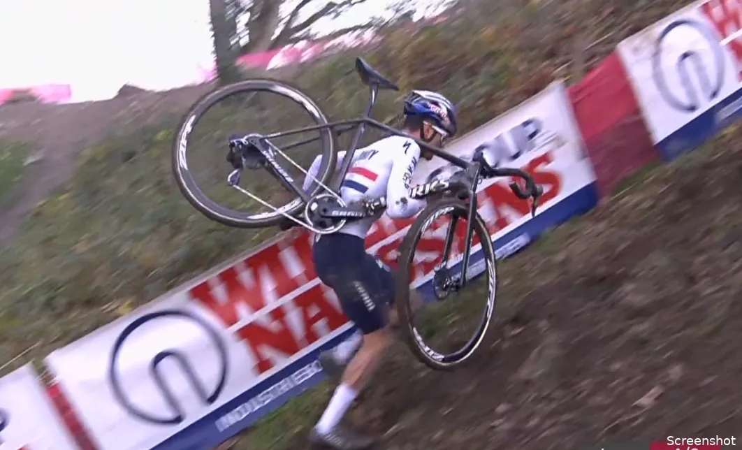 Veldrijden op TV 19 december 2021 | Wie houdt Pidcock van tweede Wereldbekeroverwinning?