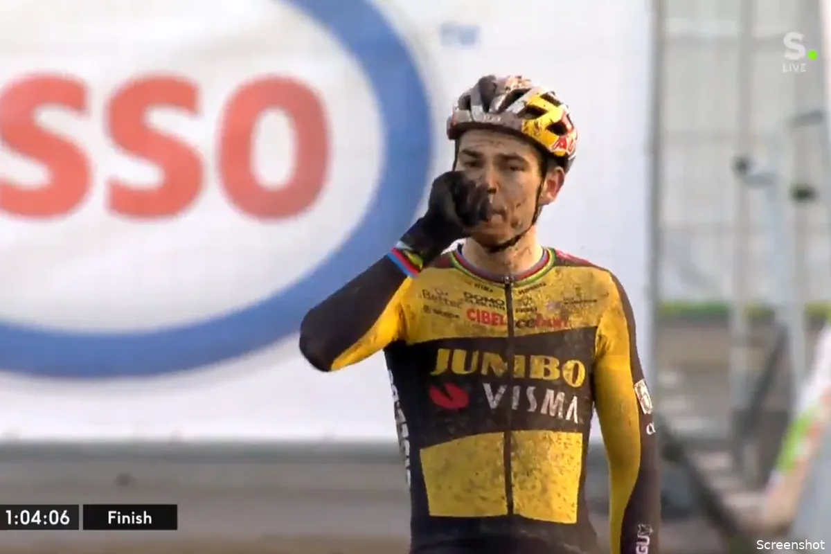 Oppermachtige Van Aert soleert naar winst Belgisch kampioenschap veldrijden