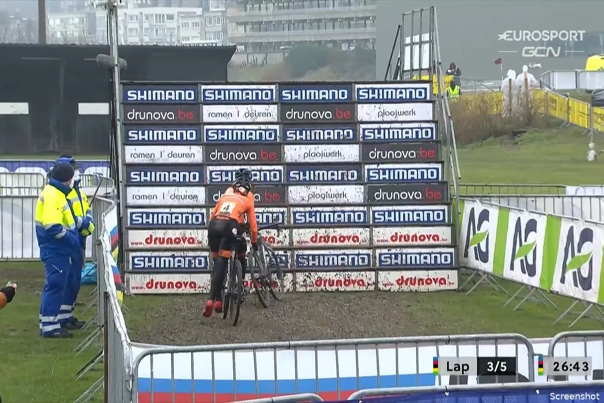 Organisatie WK veldrijden past gevaarlijke trap aan na kritiek (ex-)renners