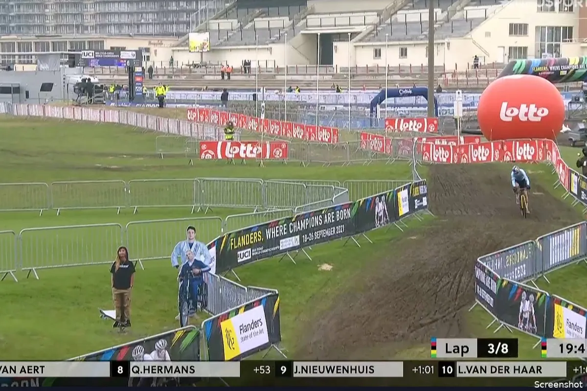 Hoe beslissend was de lekke band van Van Aert voor de uitslag van het WK?