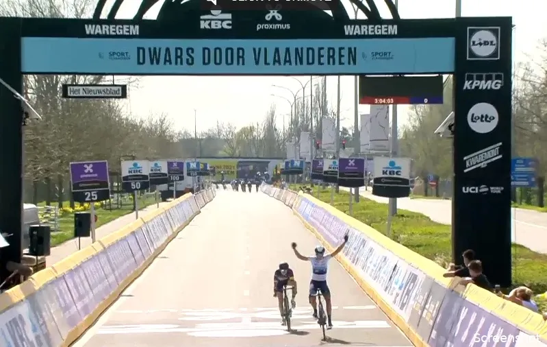 Van Vleuten pakt eerste van 2021 na slopende koers in Dwars door Vlaanderen