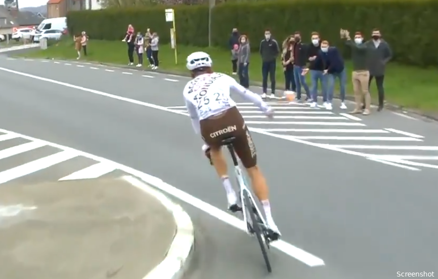 Boonen en Museeuw hekelen beleid UCI na bidon-incident Schär: 'Ronduit belachelijk'