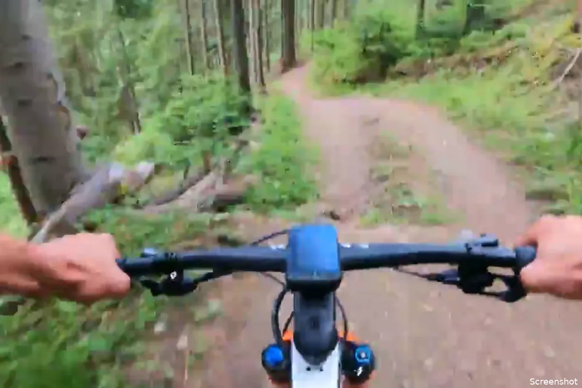 Alpecin-Fenix deelt spectaculaire POV-beelden van Van der Poel op de MTB