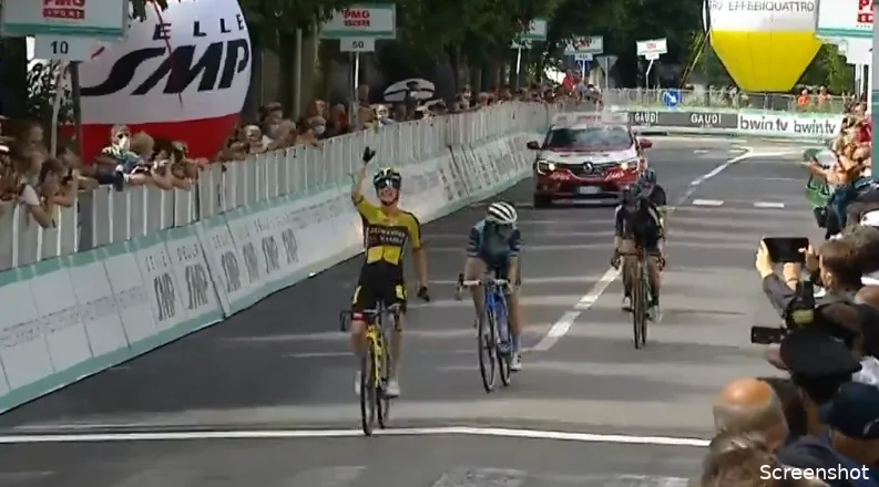 Nederland boven in Giro Donne: Vos klopt Brand, Van der Breggen houdt roze