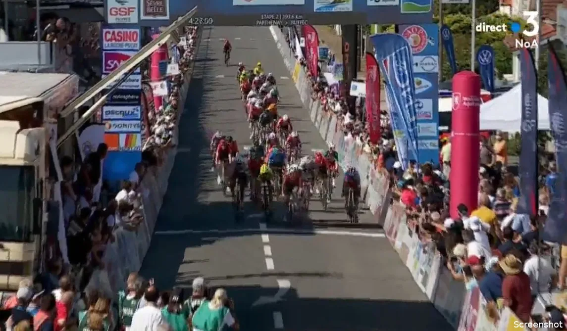 Tesson verpest feestje Viviani en wint tweede etappe Tour Poitou-Charentes