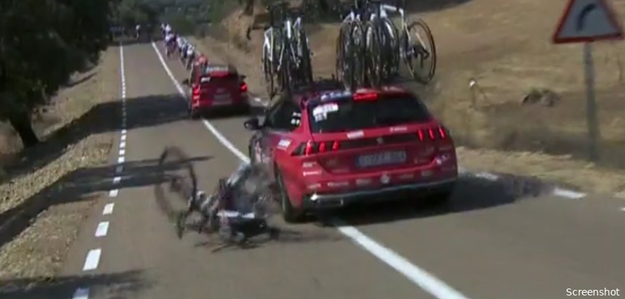 [Update] Geen ernstige verwondingen voor Vine na bizarre val met ploegwagen in Vuelta