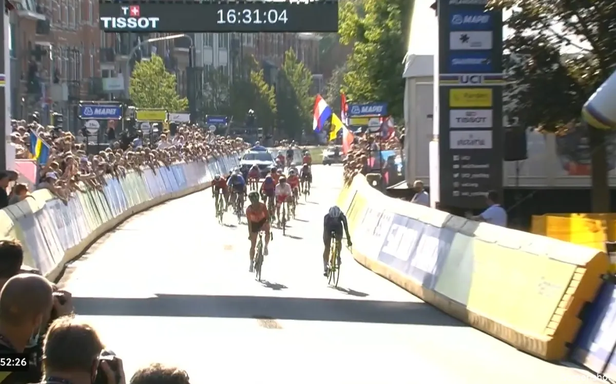 Italiaans toptalent Balsamo houdt Vos van vierde wereldtitel na (zenuw)slopend WK