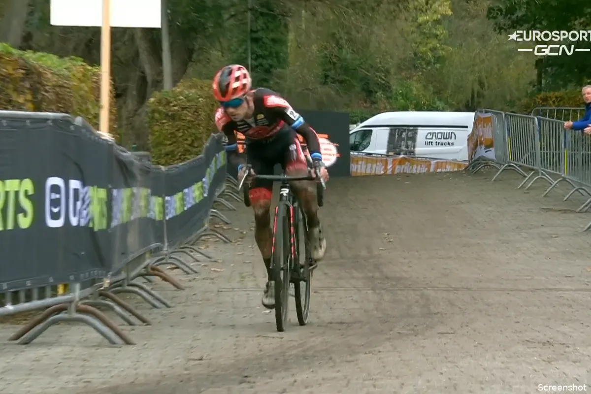 Iserbyt spoelt zure nasmaak EK weg met overwinning in Superprestige Niel