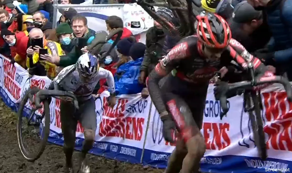 Vanthourenhout klopt Pidcock in spannende Citadelcross, lekke band nekt Aerts